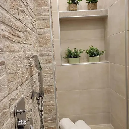 Villanova - Emerald Apartment *
